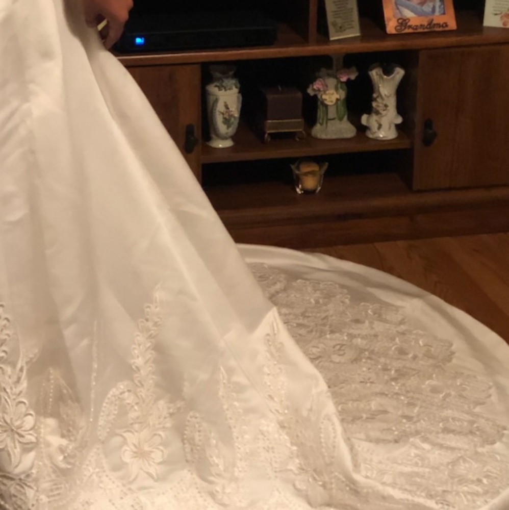 Beautiful fitted wedding dress